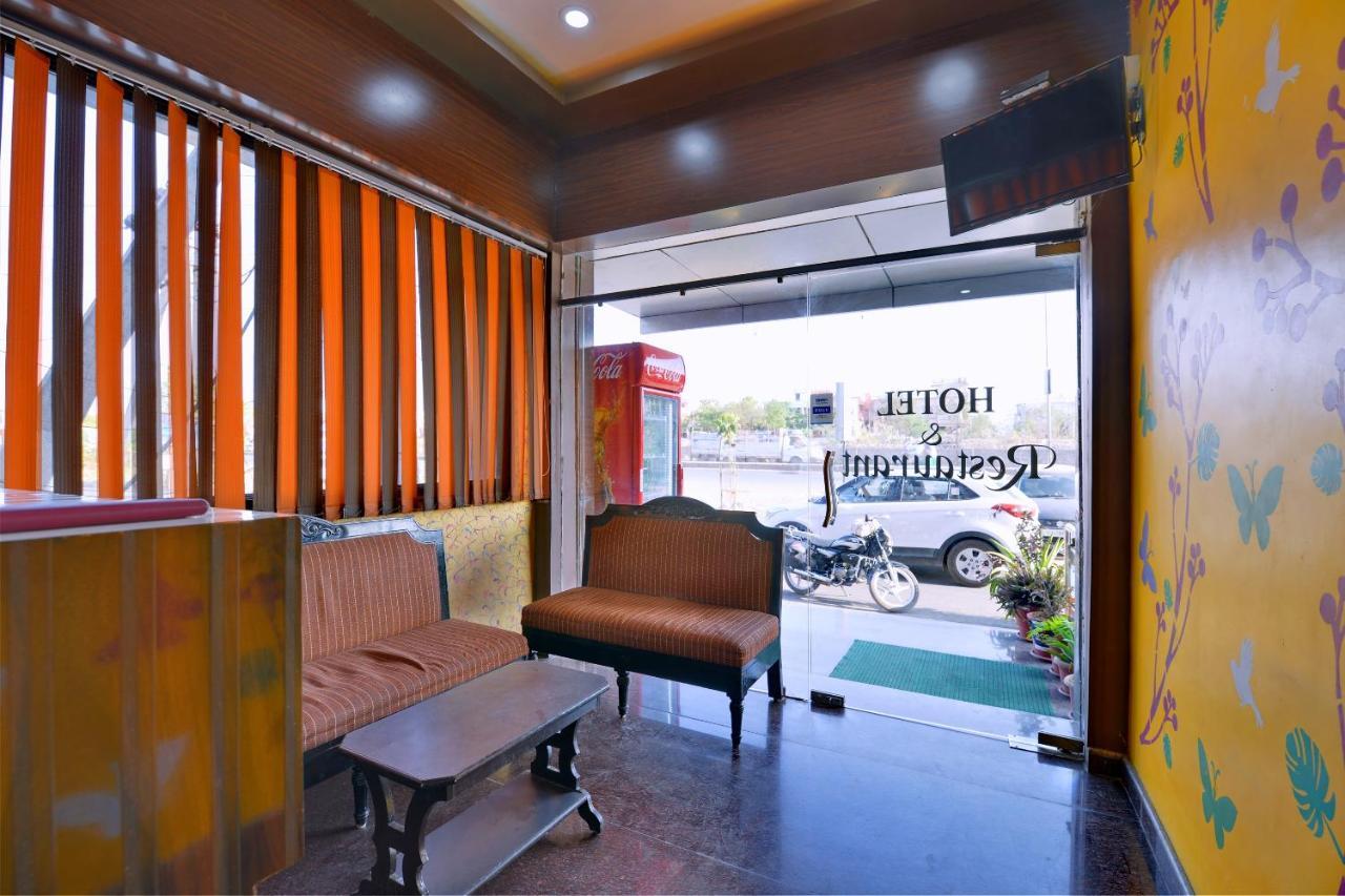 אודייפור Oyo 6541 Hotel Relax Inn מראה חיצוני תמונה