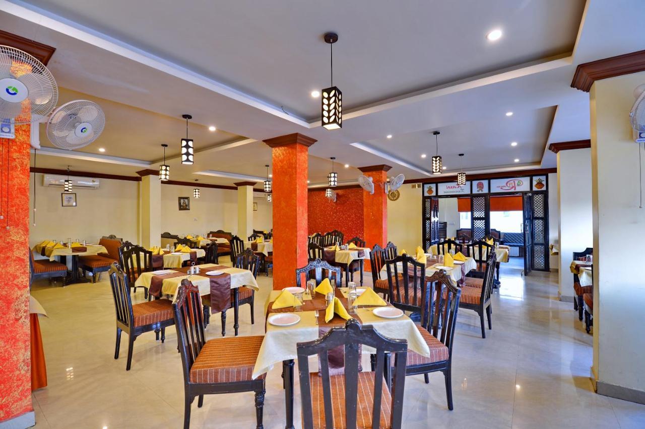 אודייפור Oyo 6541 Hotel Relax Inn מראה חיצוני תמונה